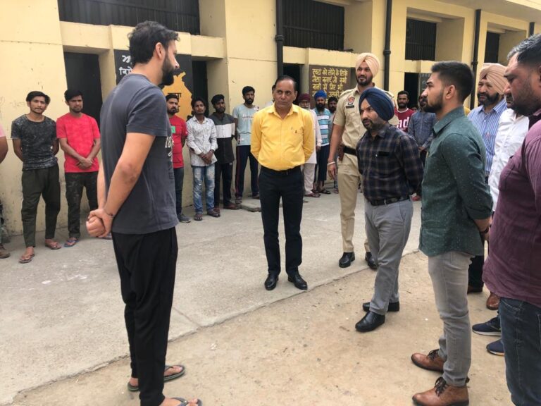 ਸ਼੍ਰੀ  ਰੰਜੀਵ ਪਾਲ ਸਿੰਘ ਚੀਮਾ , ਸਕੱਤਰ, ਜਿਲ੍ਹਾ ਕਾਨੂੰਨੀ ਸੇਵਾਵਾਂ ਅਥਾਰਟੀ, ਪਠਾਨਕੋਟ ਵੱਲੋਂ ਸਬ-ਜੇਲ੍ਹ, ਪਠਾਨਕੋਟ ਵਿਖੇ ਕੀਤਾ ਦੌਰਾ