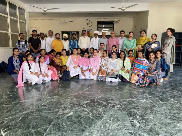 लेखकों के साथ छात्र हुये रूब्रू