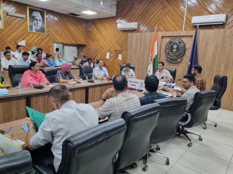 ਡਿਪਟੀ ਕਮਿਸ਼ਨਰ ਨੇ ਕੋਵਿਡ ਟੀਕਾਕਰਨ ਮੁਹਿੰਮ ਦੀ ਪ੍ਰਗਤੀ ਦਾ ਲਿਆ ਜਾਇਜ਼ਾ