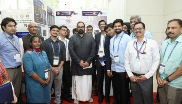 Shri Rajeev Chandrasekhar interacts with startups at SemiconIndia, encourages and inspires them to be the next Unicorn