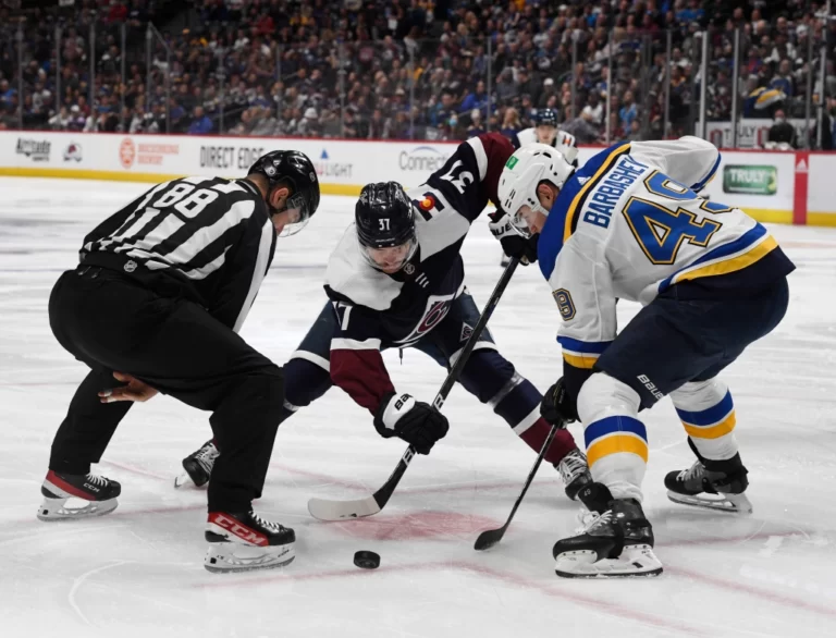 Avalanche beat Blues 3-2 in Game 1.