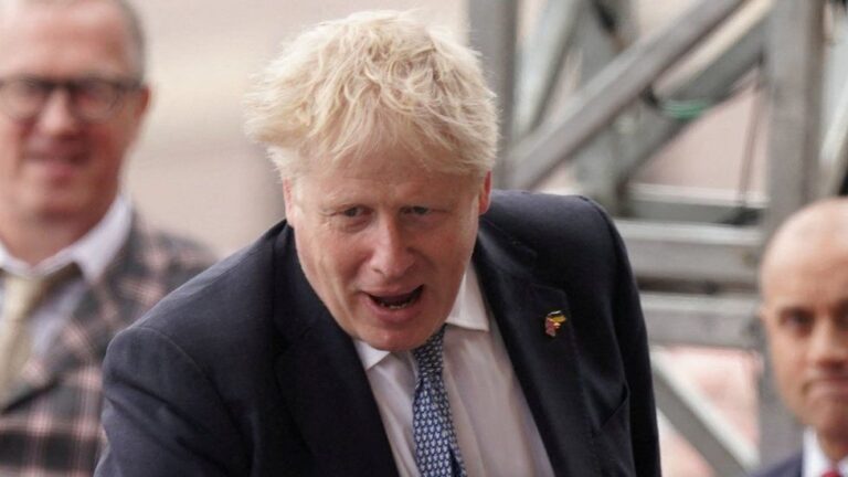 Boris Johnson survives vote of No-Confidence