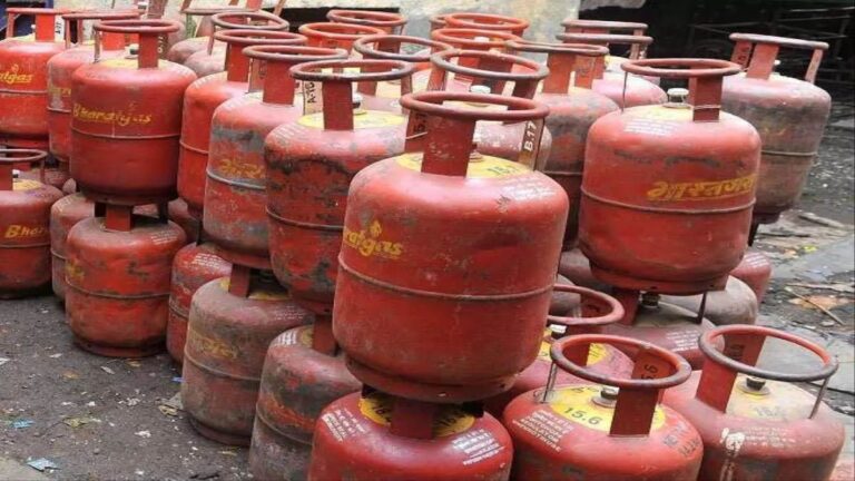 LPG cylinder price: फिर बढ़ी घरेलू गैस की कीमतें, जानें अब कितने का मिलेगा सिलेंडर