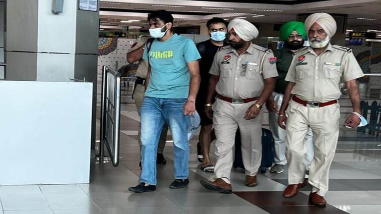 Punjab IED Case : एसआइ की कार में बम लगाने वाले आतंकी दिल्ली से गिरफ्तार, विदेश भागने की फिराक में थे दोनों￼￼