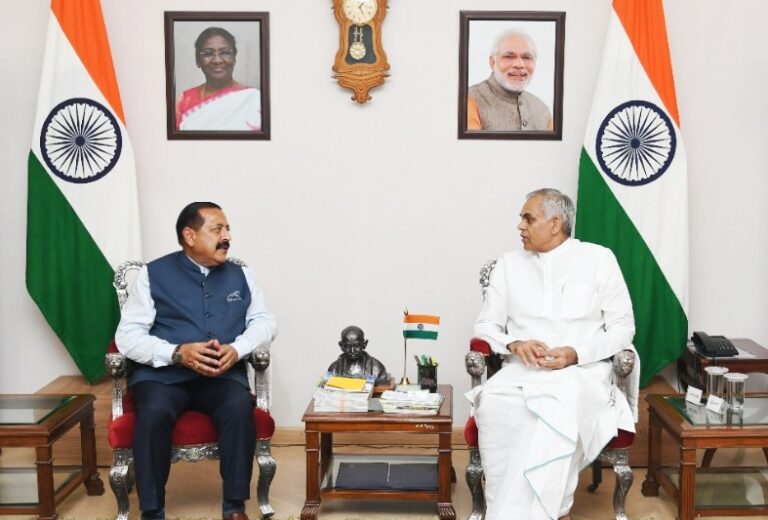 Gujarat Governor shares his Agritech innovations with Union Minister Dr Jitendra Singh