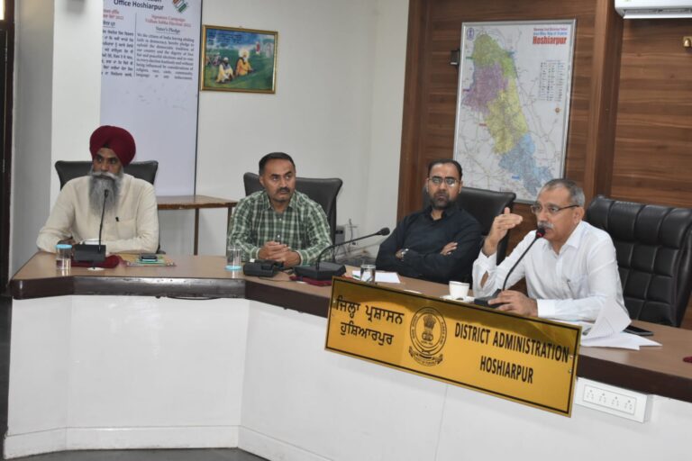 पराली जलाने से रोकने के लिए होशियारपुर जिले में 81 कलस्टरर अधिकारी तैनात: डिप्टी कमिश्नर