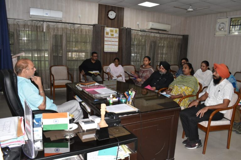 अतिरिक्त डिप्टी कमिश्नर द्वारा पंचायतों के बकाया एपीआर की समीक्षा