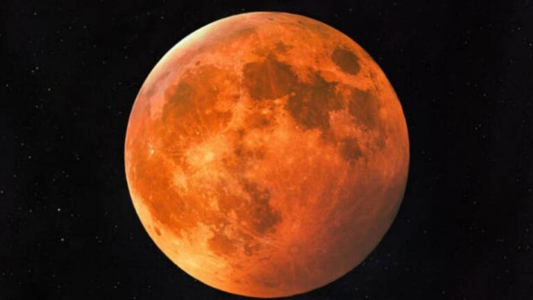 Lunar Eclipse 2022 : चंद्र ग्रहण हुआ खत्म, नकारात्मक प्रभाव से बचने के लिए तुरंत करें ये 6 काम