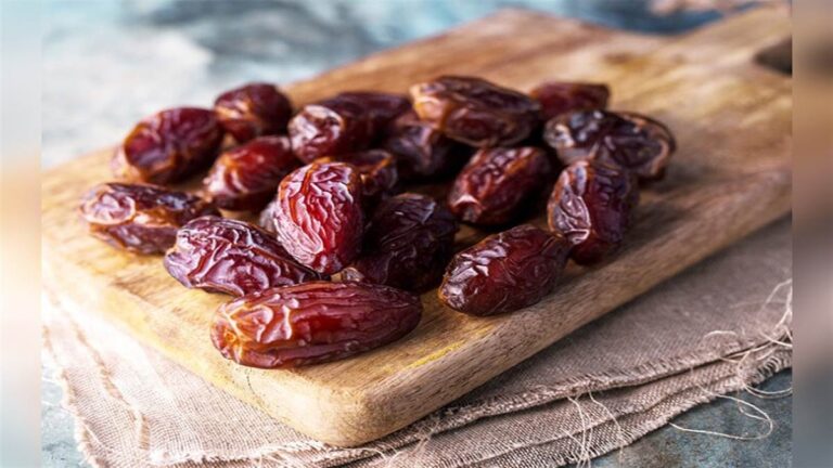 Dates Benefits : रोज खाओ दो भीगे हुए खजूर, शरीर को मिलेंगे कई जबरदस्त फायदे