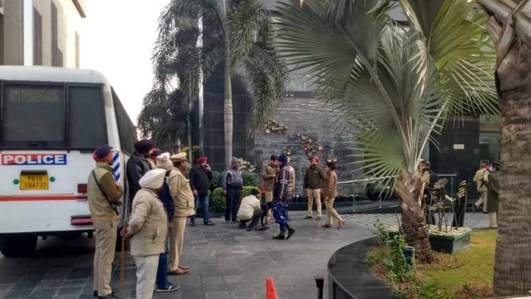 होटल हयात रीजेंसी को मिली बम से उड़ाने की धमकी, मेहमानों में मची भगदड़; चारों तरफ से पुलिस ने घेरा