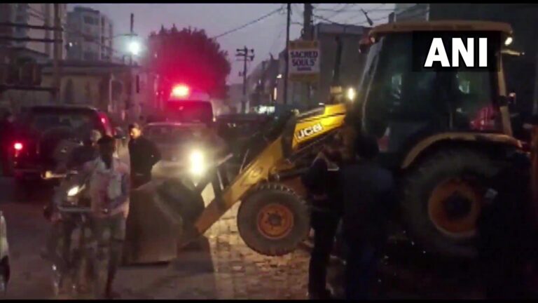 बड़ी खबर : मोहाली में निर्माणाधीन इमारत की छत गिरी, 4 मजदूर मलबे में दबे, एक को बाहर निकाला