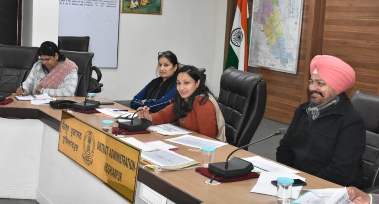 ਜ਼ਿਲ੍ਹੇ ’ਚ ਚੱਲ ਰਹੇ ਵਿਕਾਸ ਕਾਰਜਾਂ ਨੂੰ ਤੈਅ ਸਮੇਂ ਅੰਦਰ ਮੁਕੰਮਲ ਕਰਨਾ ਯਕੀਨੀ ਬਣਾਇਆ ਜਾਵੇ : ਕੋਮਲ ਮਿੱਤਲ