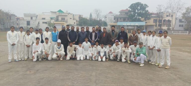 जिला क्रिकेट एसोसिएशन ने किया नई क्रिकेट पिचों का उद्घाटन, लड़कियों व लडक़ों के बीचा हुआ मैच
