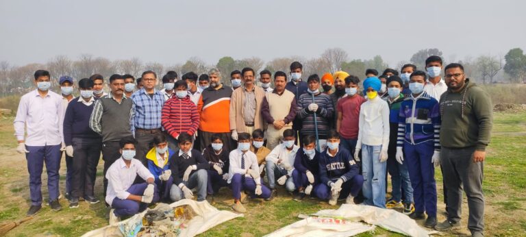 डीएवी स्कूल के विद्यार्थियों ने सफाई अभियान में लिया हिस्सा 