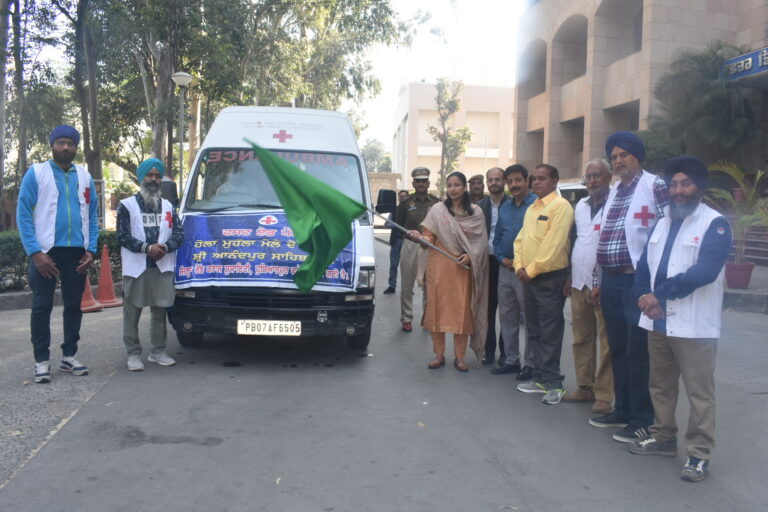 डिप्टी कमिश्नर ने जिला रैड क्रास सोसायटी की एबुलेंस व फस्ट एड टीम को हरी झंडी दिखा किया रवाना