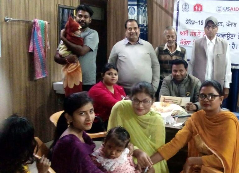 सिविल अस्पताल फगवाड़ा के सहयोग से खेड़ा रोड पर लगाया बाल टीकाकरण कैंप