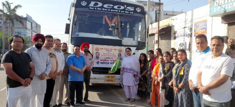 सर्व नौजवान सभा ने ऐतिहासिक गुरु घरों की यात्रा पर भेजा जत्था