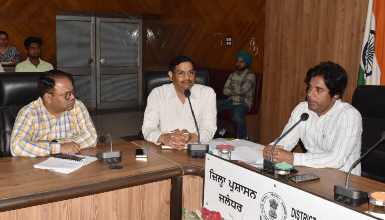 जि़ला प्रशासन द्वारा चुनावी खर्चों के अंतिम मिलान से पहले उप चुनाव लडऩे वाले उम्मीदवारों के लिए प्रशिक्षण सैशन