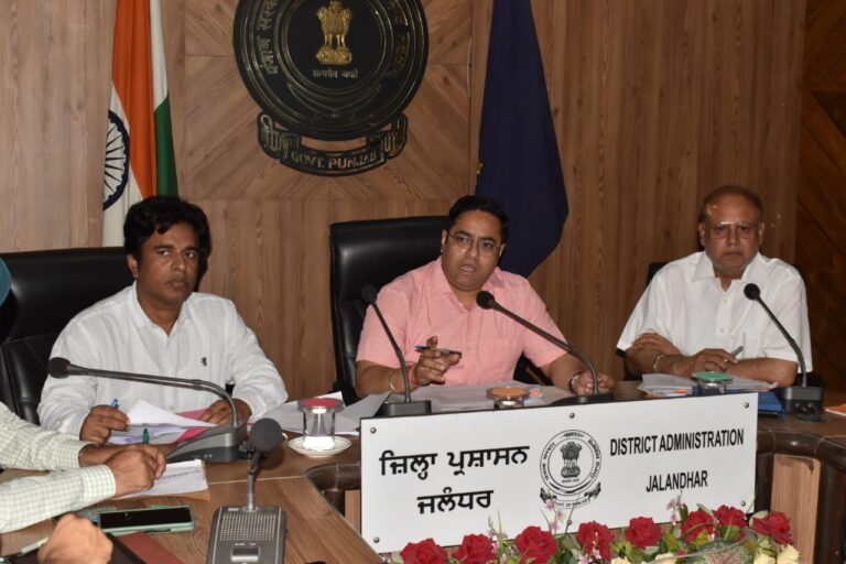 डिप्टी कमिश्नर द्वारा नगर निगमों/परिषदों को सोरस स्तर पर कूडे की सौ फीसदी बांट सुनिश्चित करने के निर्देश