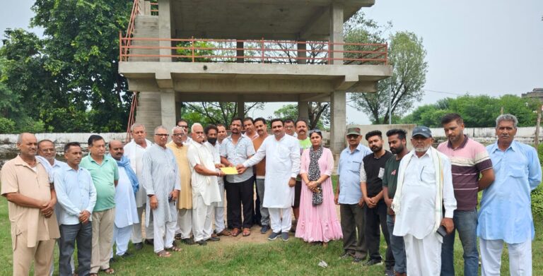 संजीव मन्हास ने शिंज कमेटी हलेड़ को दो लाख की ग्रांट जारी की।