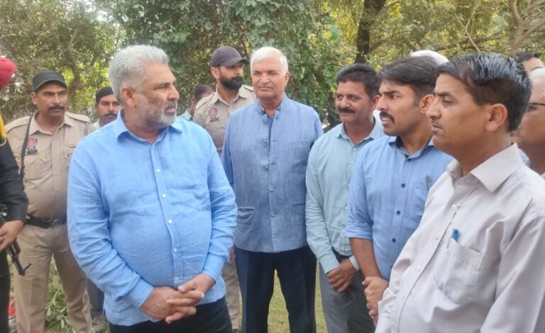 ਕੈਬਨਿਟ ਮੰਤਰੀ ਪੰਜਾਬ ਸ੍ਰੀ ਲਾਲ ਚੰਦ ਕਟਾਰੂਚੱਕ ਨੇ ਸਰਨਾ ਵਿਖੇ ਪਾਰਕ ਦਾ ਕੀਤਾ ਨਿਰੀਖਣ 