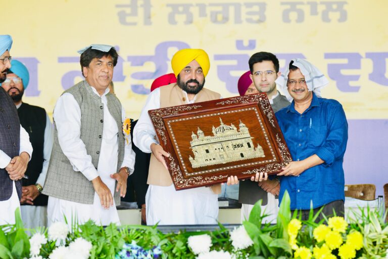 मुख्य मंत्री भगवंत मान और दिल्ली के मुख्य मंत्री अरविंद केजरीवाल ने पंजाब में ‘ विकास क्रांति’ के लामिसाल युग की शुरुआत की