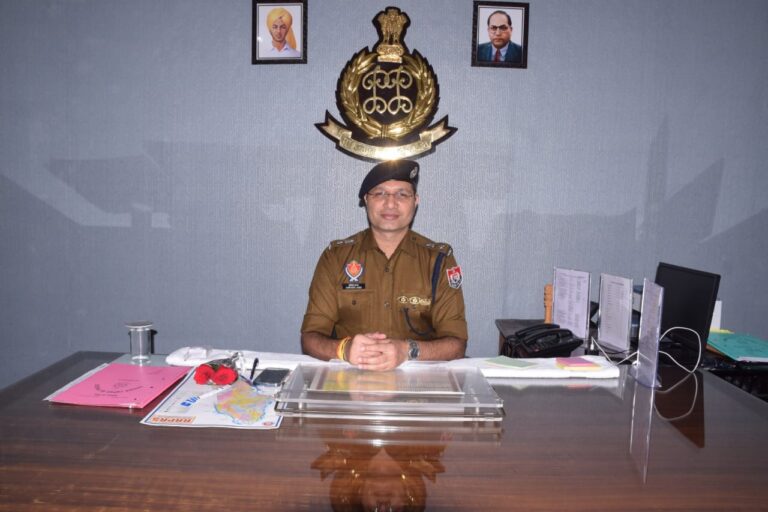 सुरेंद्र लांबा ने एस. एस. पी होशियारपुर का पदभार संभाला