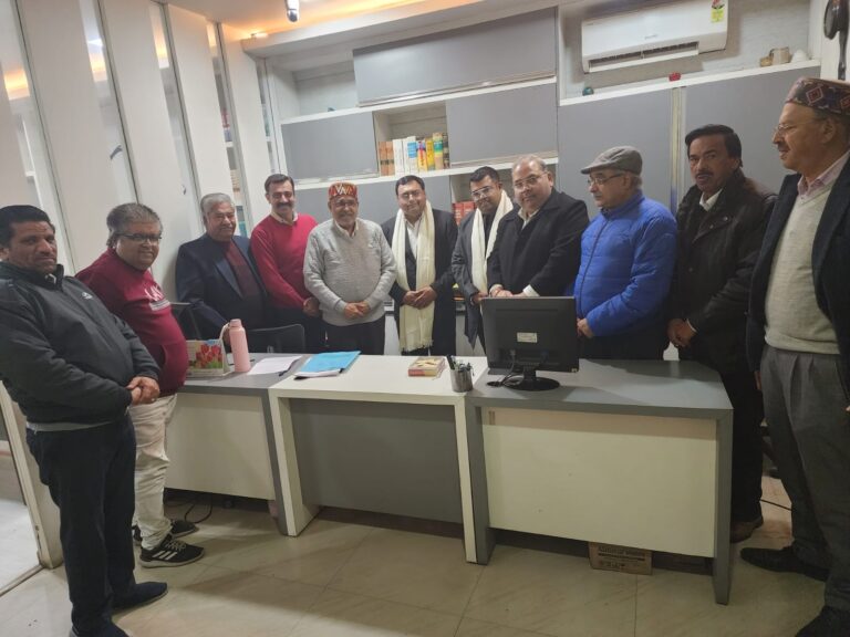 नव निर्वाचित जिला टैक्सेशन बार एसोसिएशन के अध्यक्ष एवं महासचिव को खन्ना ने किया सम्मानित