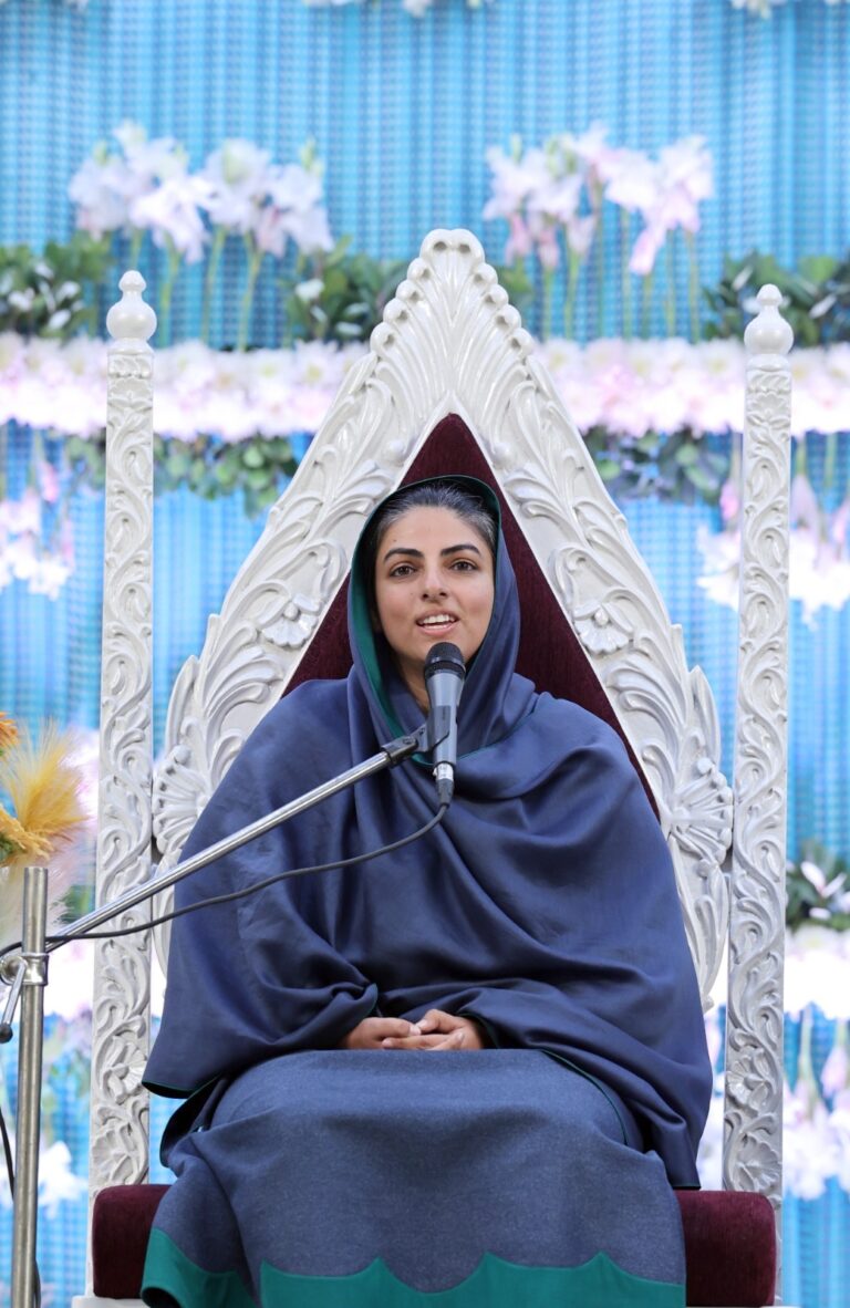 Devotees gathered to seek blessings of Satguru on New Year