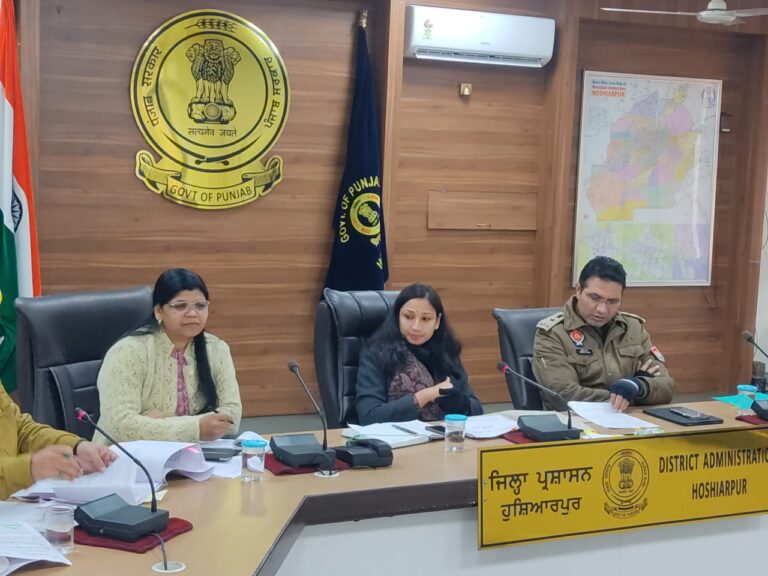 नशे का जड़ से खात्मे करने के लिए सभी विभाग एकजुटता से करें कार्य: कोमल मित्तल