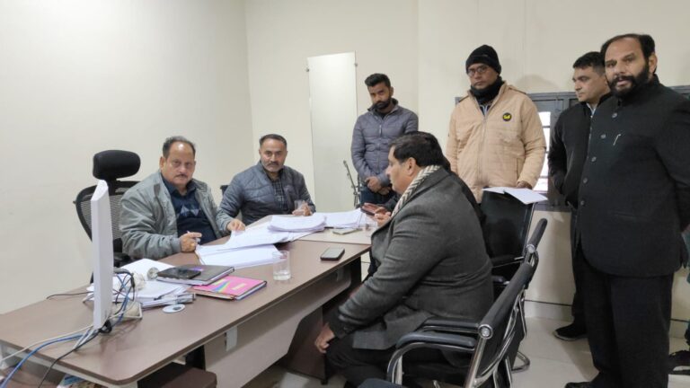 जिले की तहसीलों व सब तहसीलों में विशेष कैंप लगाकर लंबित इंतकाल किए दर्ज