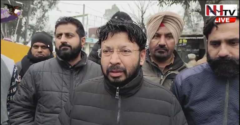 Hoshiarpur:गांव डडियाणा कलां के सरपंच संदीप कुमार चीना की हत्या के रोष स्वरुप अड्डा दोसड़का में धरना