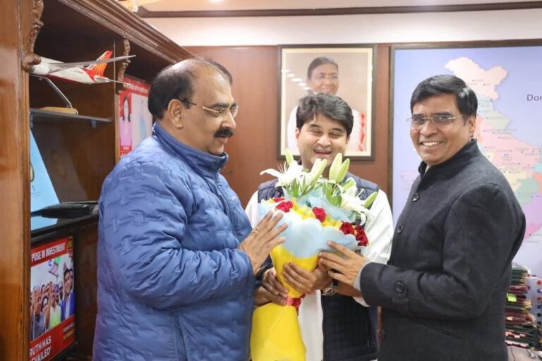 पंजाब से नयी फ़्लाइटें शीघ्र शुरू होंगी: शर्माभाजपा नेता अश्वनी शर्मा और सुभाष शर्मा ने मंत्री से की मुलाक़ात ।