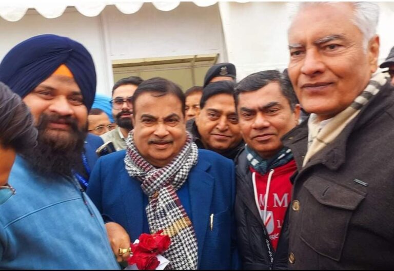 केन्द्रीय मंत्री नितिन गडकरी का होशियारपुर आगमन पर किया स्वागत