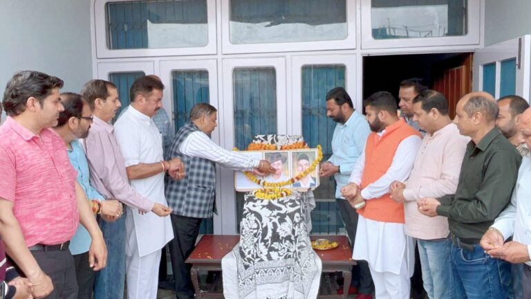 भाजपा तालाब तिल्लो मंडल ने भगत सिंह, राजगुरु, सुखदेव को दी श्रद्धांजलि