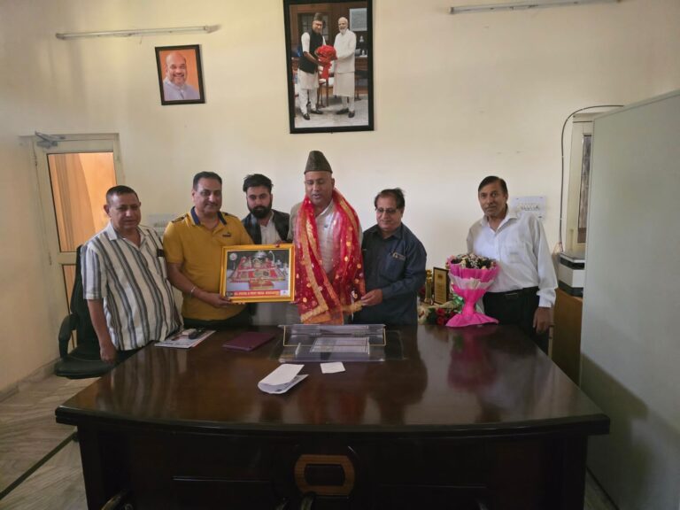 प्रतिनिधिमंडलों ने सांसद खटाना के समक्ष खराब पानी, बिजली आपूर्ति का मुद्दा उठाया