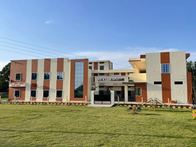 गांव चगरां मे सेंट कबीर स्कूल को मिली 12वीं कक्षा की मान्यता : डॉ. आशीष सरीन 