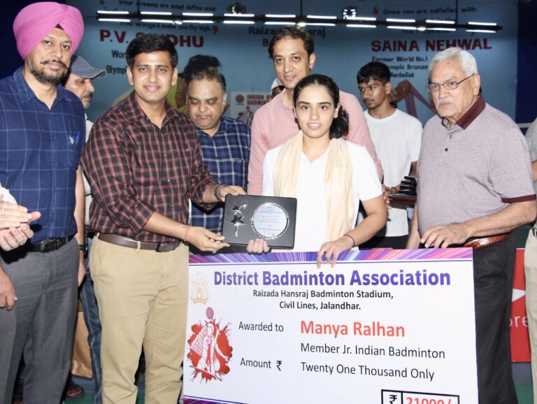 इंडियन आयल जालंधर डिस्ट्रिक्ट बैडमिंटन चैंपियनशिप का डीसी डा. हिमांशु अग्रवाल ने किया शुभारम्भ