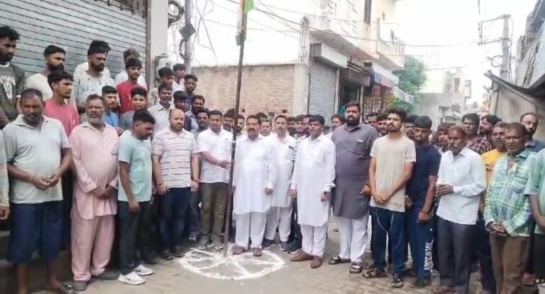 तिरंगे के लिए देश का हर नागरिक तन-मन-धन से समर्पित: डा. रमन घई