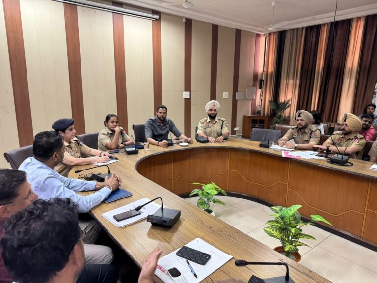 डीसी और एसएसपी ने अधिकारियों को पंचायत चुनाव में स्वतंत्र, निष्पक्ष और शांतिपूर्ण मतदान सुनिश्चित करने के निर्देश दिए**चुनाव के मद्देनजर सुरक्षा व्यवस्था की समीक्षा की