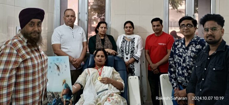 जन्मदिवस पर रक्तदान कर नीति तलवाड ने लोगों को रक्तदानी बनने की दी प्रेरणा। 