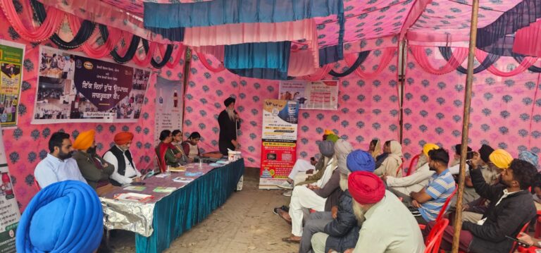 डेयरी विकास विभाग मोगा द्वारा गांव दीदारेवाला में दूध उत्पादक जागरूकता कैंप लगाया गया
