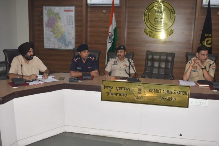 एनडीआरएफ के अधिकारियों सहित विभिन्न विभागों के अधिकारियों ने की शिरकत