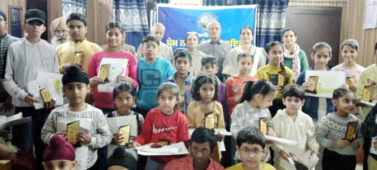 प्रेम नगर सेवा सोसायटी ने 40 मेधावी विद्यार्थियों को पुरस्कार देकर किया उत्साहवर्धन
