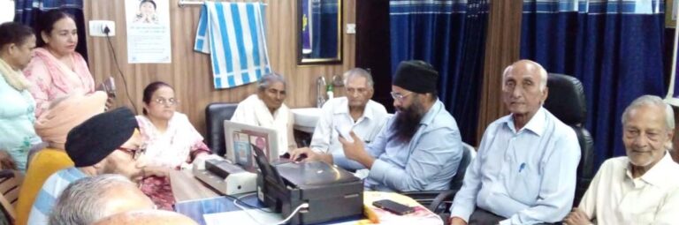 खेड़ा रोड पर कैंप लगाकर बनाए गए आयुष्मान भारत आरोग्य बीमा योजना के कार्ड