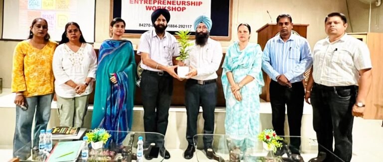 कॉलेजिएट स्कूल के छात्रों के लिए उद्यमिता पर विशेष व्याख्यान का आयोजन