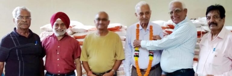 ब्लड बैंक में आयोजित 212वें मासिक समारोह के दौरान 100 जरूरतमंद महिलाओं को बांटा मुफ्त राशन